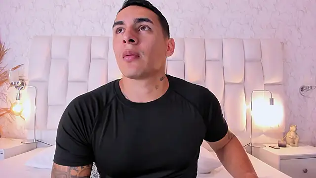 Snapshot of MassimoCo_ chatting on March 18, 11:30 pm MassimoCo online show from March 18, 11:30 pm