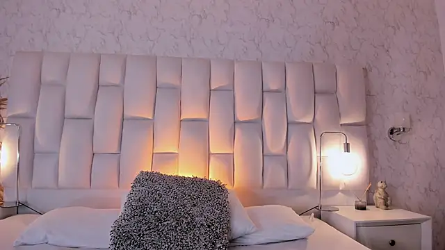 Snapshot of MassimoCo_ chatting on March 22, 12:03 am MassimoCo online show from March 22, 12:03 am