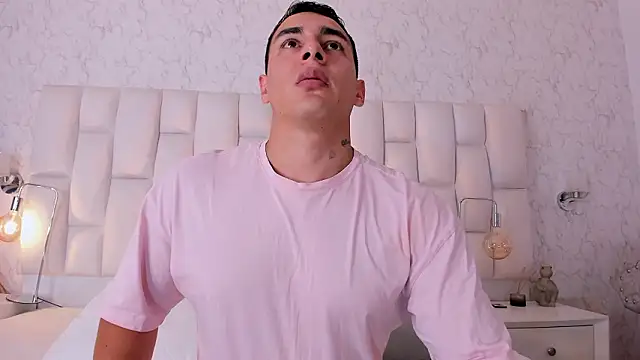 Snapshot of MassimoCo_ chatting on March 25, 11:33 pm MassimoCo online show from March 25, 11:33 pm