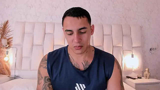 Snapshot of MassimoCo_ chatting on March 28, 12:10 am MassimoCo online show from March 28, 12:10 am