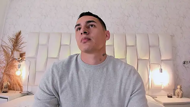 Snapshot of MassimoCo_ chatting on March 29, 12:10 am MassimoCo online show from March 29, 12:10 am