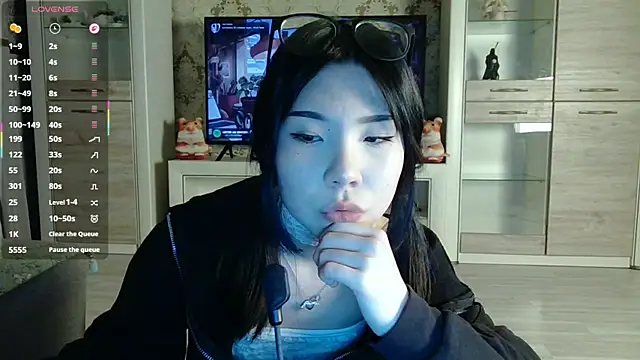 AprilOnilll online show from February 21, 1:45 pm