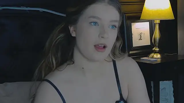 Snapshot of Mila_Hart chatting on January 10, 6:31 pm Mila Hart online show from January 10, 6:31 pm