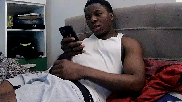 Snapshot of Bigchocco chatting on April 18, 12:20 pm Bigchocco online show from April 18, 12:20 pm