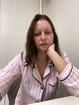 Snapshot of Titana999 chatting on February 3, 9:42 pm Titana999 online show from February 3, 9:42 pm