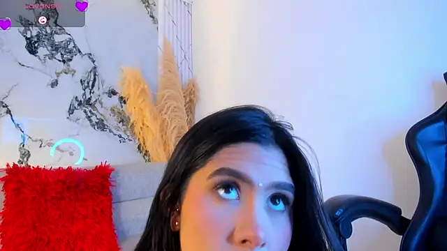 NatashaTaylor1 online show from February 5, 8:24 pm