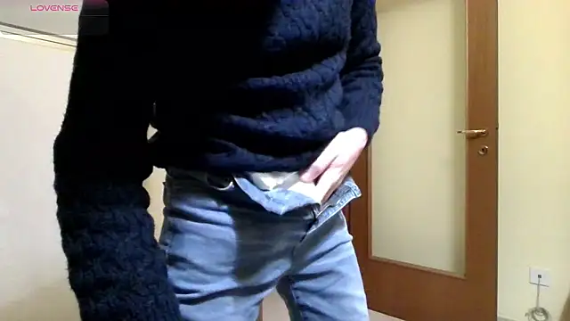 Snapshot of Ele7b5 chatting on January 12, 10:37 pm Ele7b5 online show from January 12, 10:37 pm