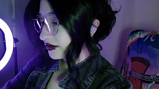 Snapshot of Aoidandelion chatting on January 12, 11:43 pm Aoidandelion online show from January 12, 11:43 pm