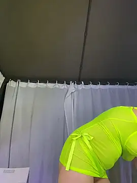 Snapshot of ShyDesireXXX chatting on March 19, 5:33 am ShyDesireXXX online show from March 19, 5:33 am