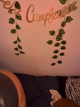 Isabella Belmont online show from April 8, 6:24 am