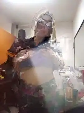 gisequeen online show from January 8, 8:33 pm