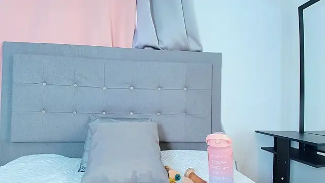 saray reesee online show from April 2, 7:44 pm