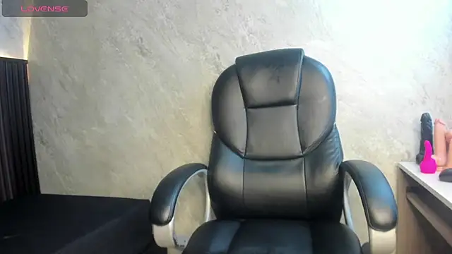 tanisha  lux online show from January 11, 9:20 pm