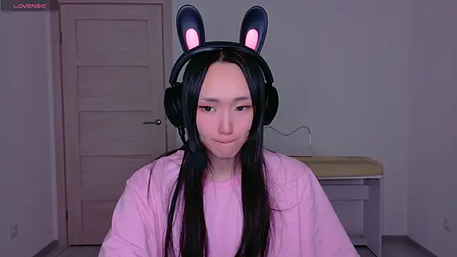 Snapshot of ChosenChampionofSlaanesh chatting on February 11, 1:21 am ChosenChampionofSlaanesh online show from February 11, 1:21 am