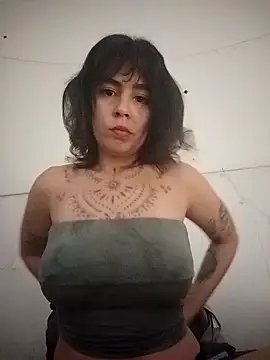 Snapshot of betty_amorosa chatting on April 7, 2:01 am betty amorosa online show from April 7, 2:01 am