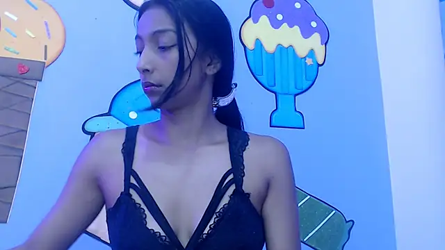 Snapshot of skinnysexzara18 chatting on February 3, 1:26 am skinnysexzara18 online show from February 3, 1:26 am