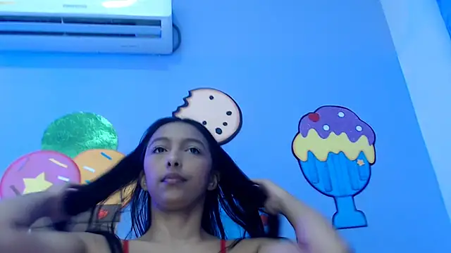 Snapshot of skinnysexzara18 chatting on February 14, 2:08 am skinnysexzara18 online show from February 14, 2:08 am