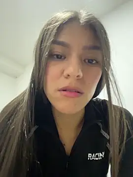 Snapshot of TaylorrHill chatting on April 5, 7:33 pm TaylorrHill online show from April 5, 7:33 pm