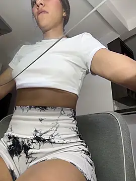 Snapshot of TaylorrHill chatting on May 3, 12:27 am TaylorrHill online show from May 3, 12:27 am