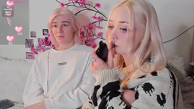 SweetheartsFriends online show from April 1, 9:23 pm