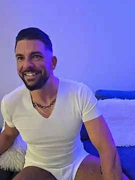 Snapshot of Angelo_33 chatting on February 6, 8:01 pm Angelo 33 online show from February 6, 8:01 pm