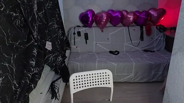 Snapshot of Mistress-Stella chatting on February 15, 11:41 am Mistress-Stella online show from February 15, 11:41 am