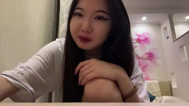 Snapshot of EriVibe chatting on January 13, 6:13 pm EriVibe online show from January 13, 6:13 pm