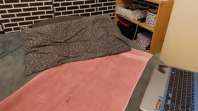 Spatgirl online show from March 1, 4:09 pm