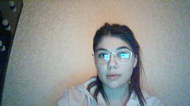Snapshot of Tenovira chatting on March 1, 12:45 am Tenovira online show from March 1, 12:45 am