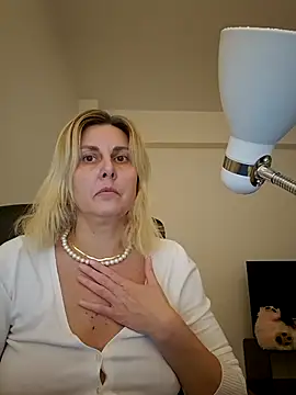 Amelia9798 online show from February 18, 6:59 pm