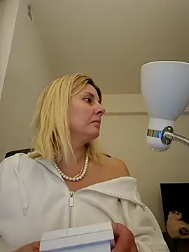 Amelia9798 online show from February 22, 6:39 pm