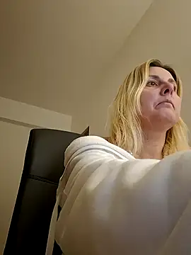 Amelia9798 online show from February 28, 8:32 pm