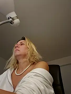 Amelia9798 online show from March 10, 2:16 am