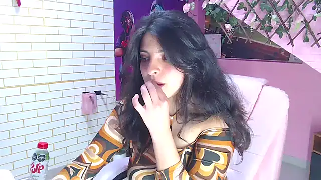 Snapshot of millybell303av chatting on February 7, 7:28 pm millybell303av online show from February 7, 7:28 pm