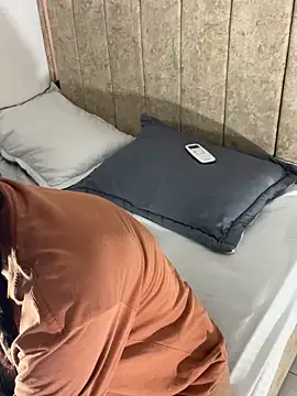 JessyRay  online show from February 9, 8:35 pm