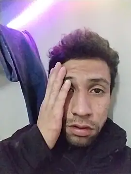 Snapshot of AlejandreBy chatting on April 7, 3:40 am AlejandreBy online show from April 7, 3:40 am