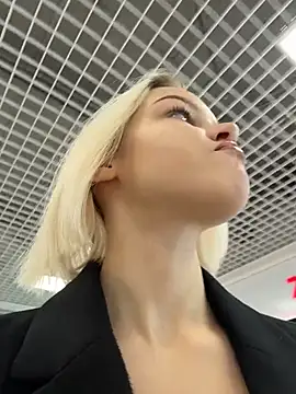 Snapshot of AshleyMur chatting on February 16, 4:30 am AshleyMur online show from February 16, 4:30 am