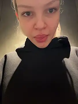 Snapshot of AshleyMur chatting on February 28, 5:30 am AshleyMur online show from February 28, 5:30 am