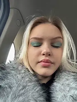 Snapshot of AshleyMur chatting on March 5, 4:52 am AshleyMur online show from March 5, 4:52 am