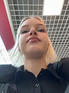 Snapshot of AshleyMur chatting on March 6, 5:15 am AshleyMur online show from March 6, 5:15 am