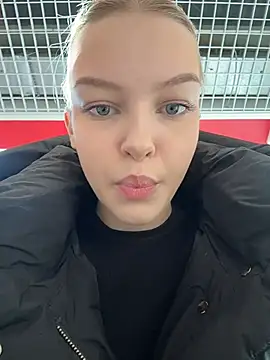 Snapshot of AshleyMur chatting on March 7, 5:59 am AshleyMur online show from March 7, 5:59 am