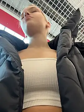 Snapshot of AshleyMur chatting on March 12, 6:52 am AshleyMur online show from March 12, 6:52 am