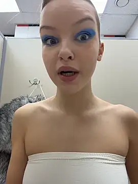 Snapshot of AshleyMur chatting on March 15, 6:19 am AshleyMur online show from March 15, 6:19 am