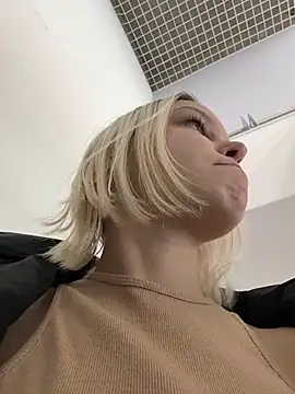 Snapshot of AshleyMur chatting on March 17, 5:44 am AshleyMur online show from March 17, 5:44 am