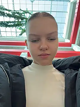 Snapshot of AshleyMur chatting on March 18, 6:38 am AshleyMur online show from March 18, 6:38 am