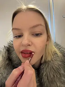 Snapshot of AshleyMur chatting on March 21, 7:24 am AshleyMur online show from March 21, 7:24 am