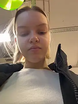 Snapshot of AshleyMur chatting on March 22, 7:01 am AshleyMur online show from March 22, 7:01 am