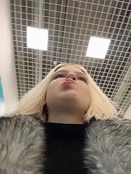 Snapshot of AshleyMur chatting on March 24, 5:45 am AshleyMur online show from March 24, 5:45 am