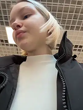 Snapshot of AshleyMur chatting on March 26, 3:34 am AshleyMur online show from March 26, 3:34 am