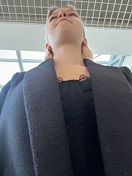 Snapshot of AshleyMur chatting on March 27, 8:26 am AshleyMur online show from March 27, 8:26 am